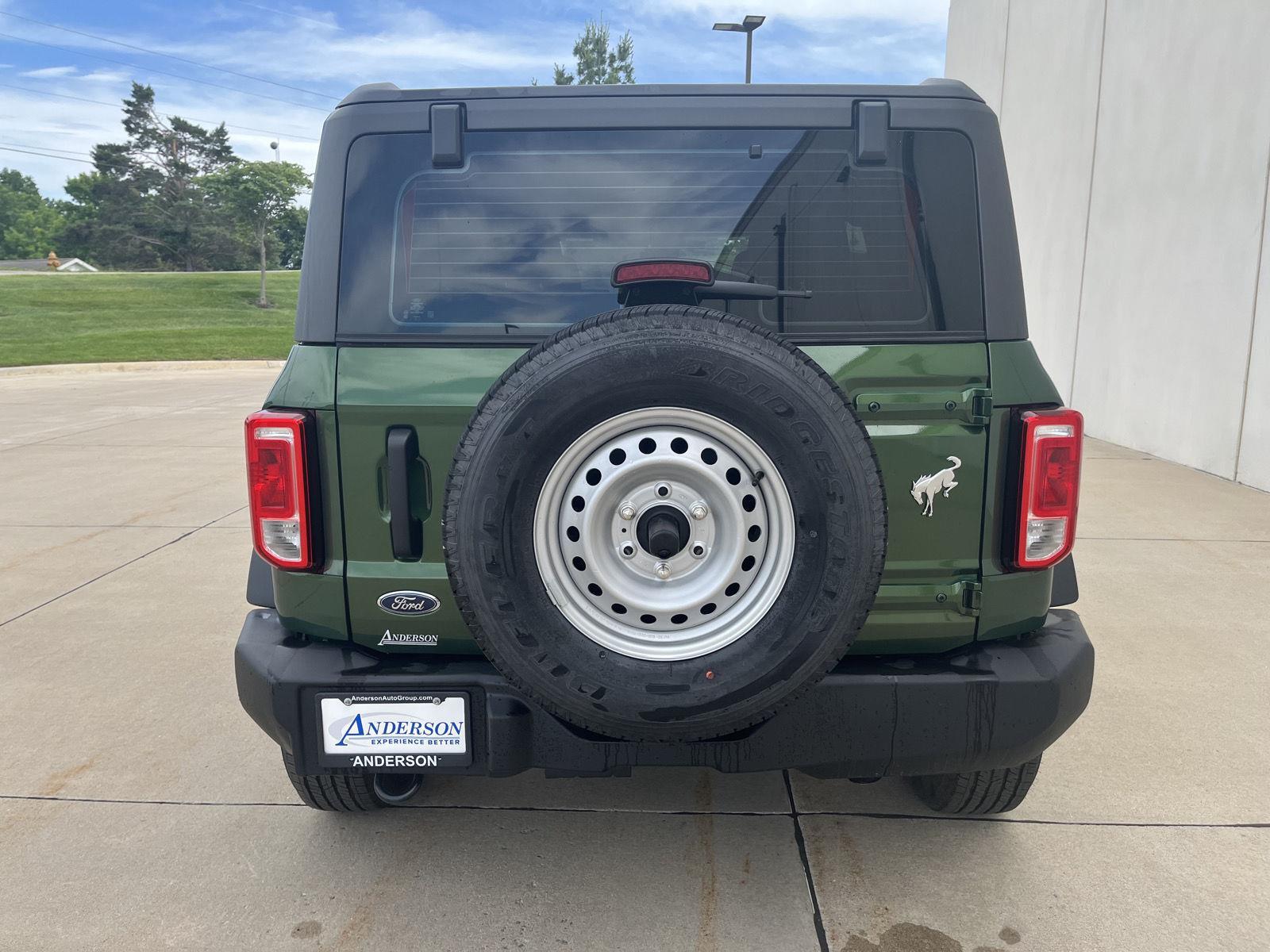 Vehicle photo 6
