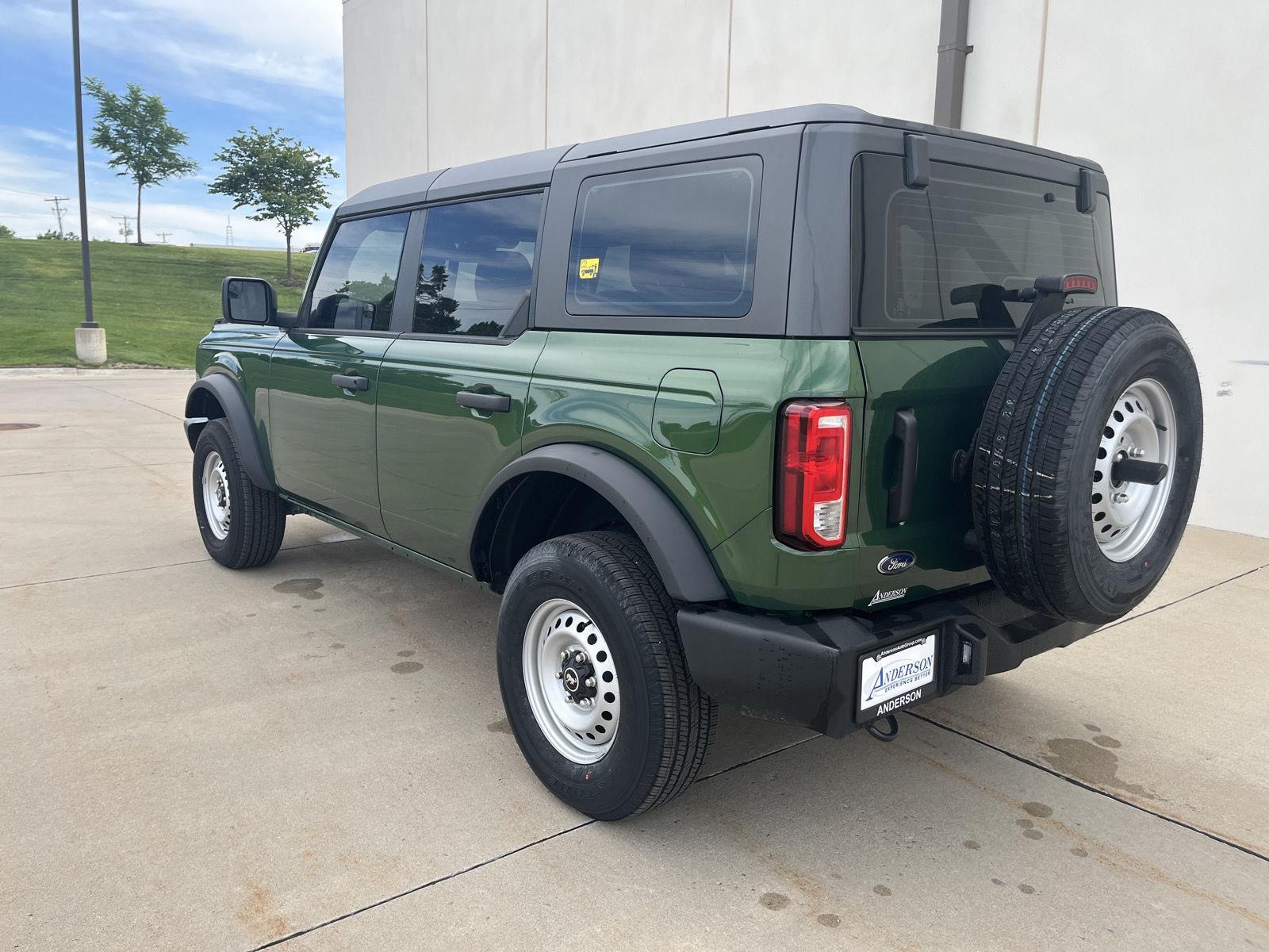 Vehicle photo 7