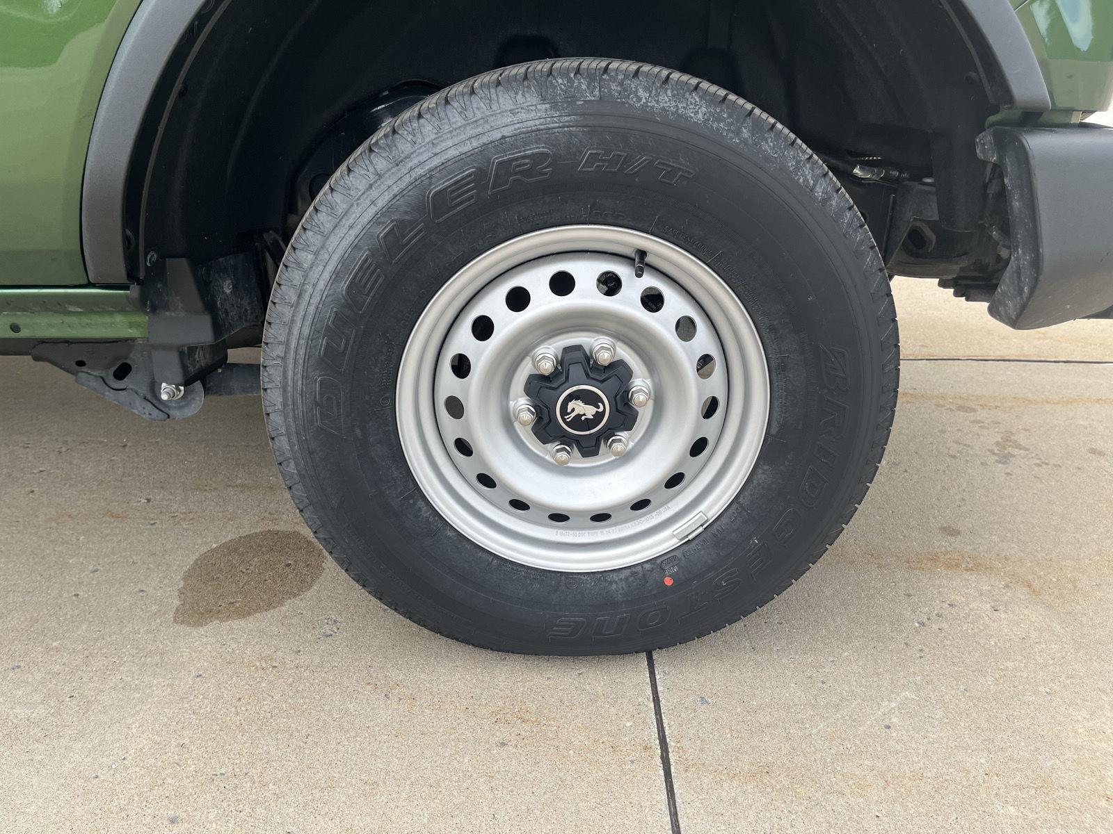 Vehicle photo 9