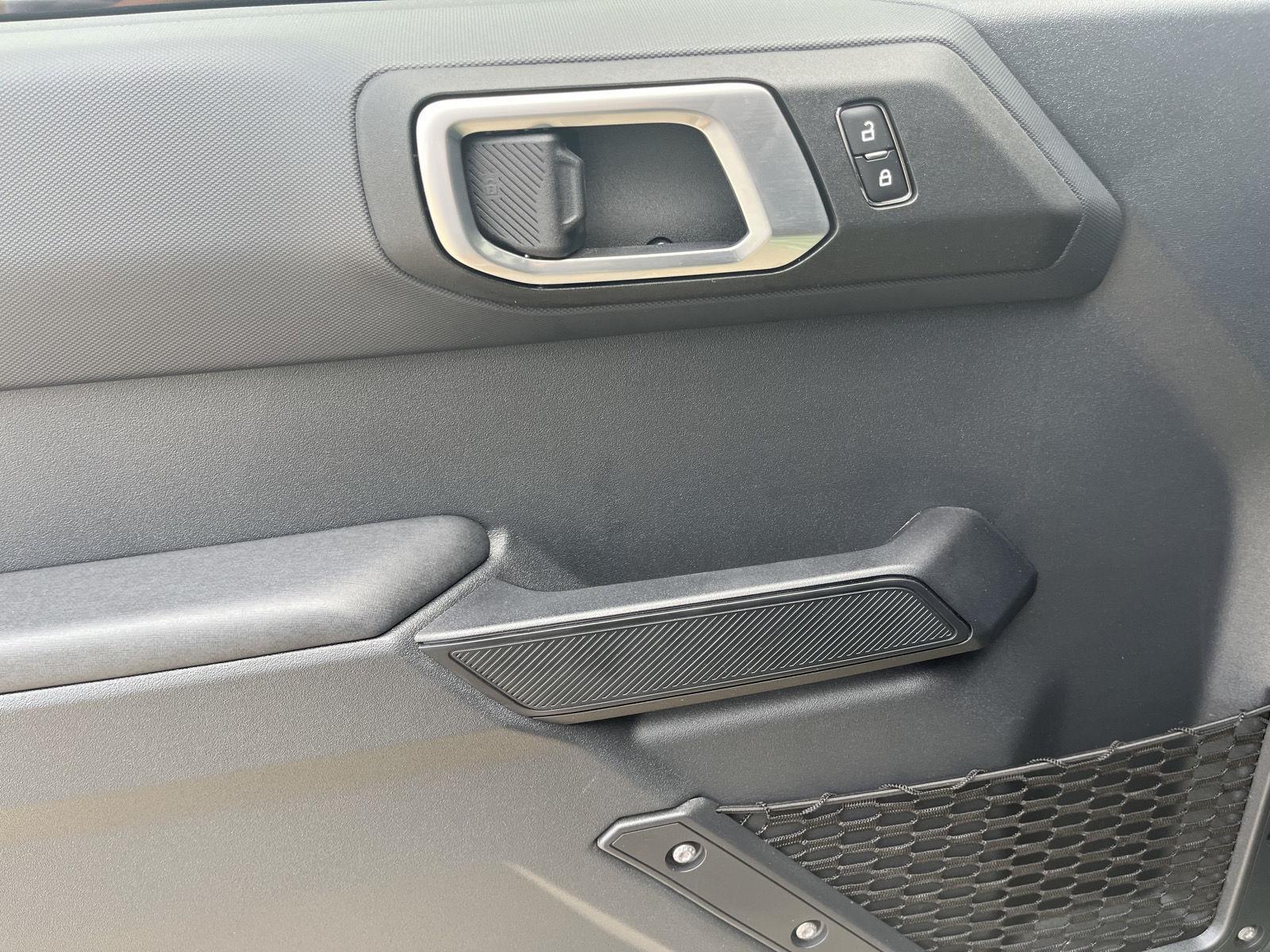 Vehicle photo 10