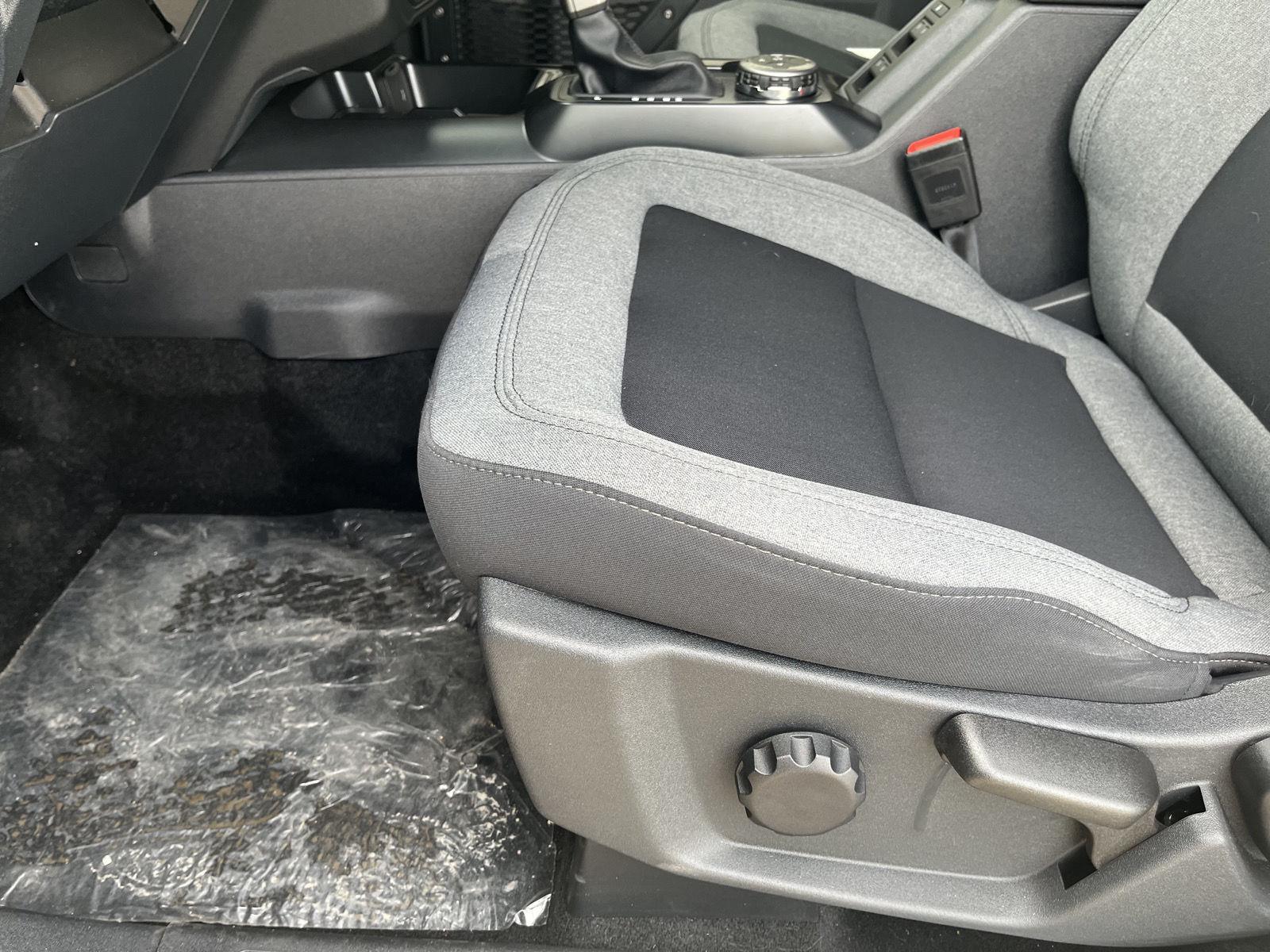 Vehicle photo 11