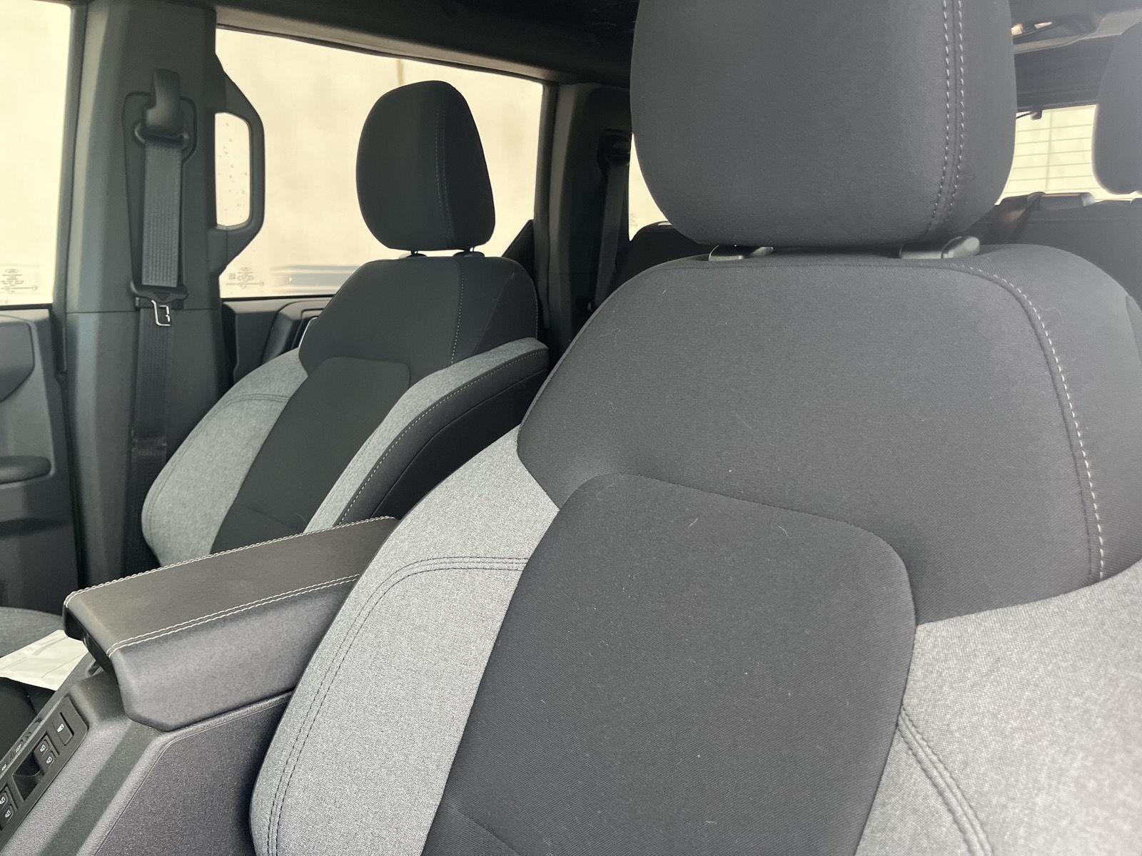Vehicle photo 12