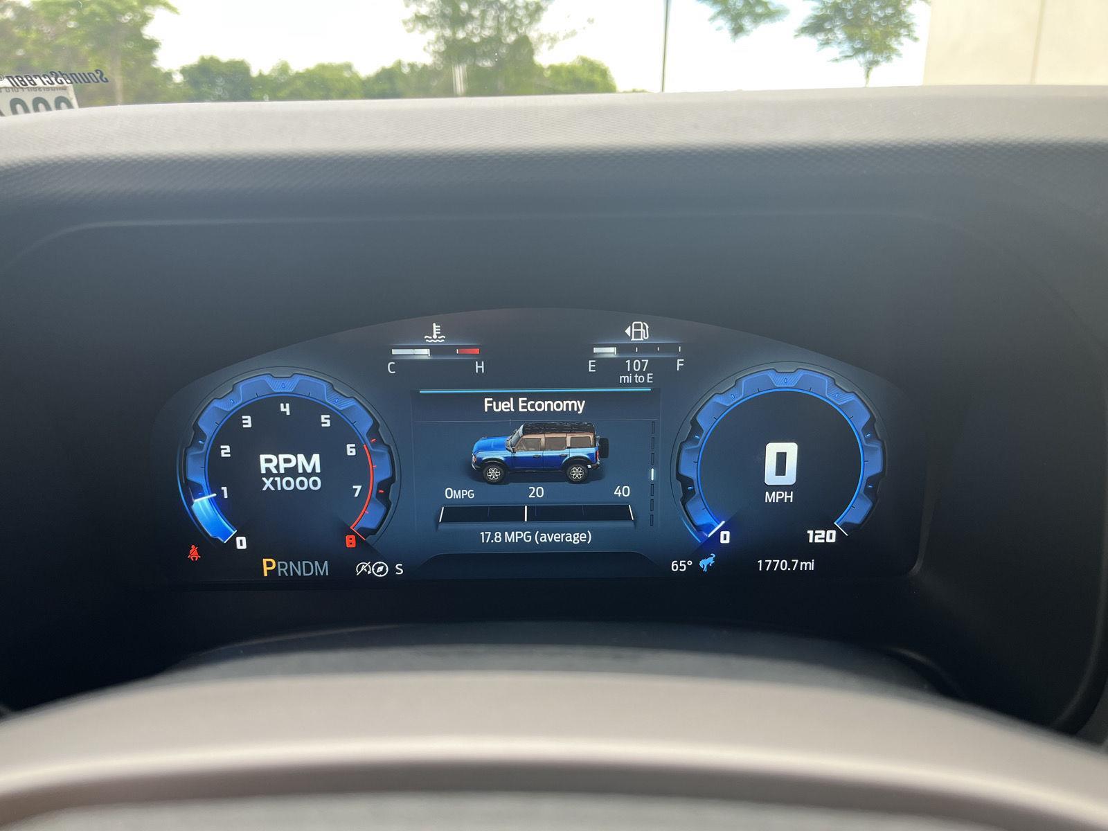 Vehicle photo 17