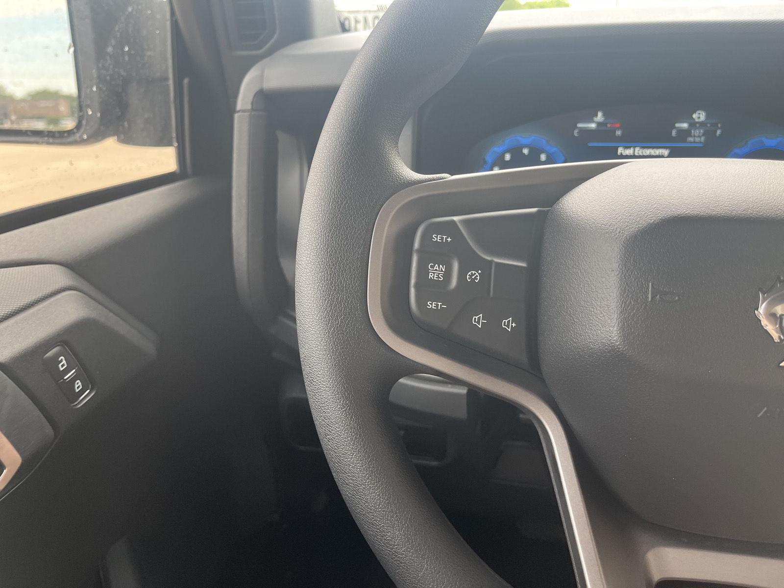 Vehicle photo 18