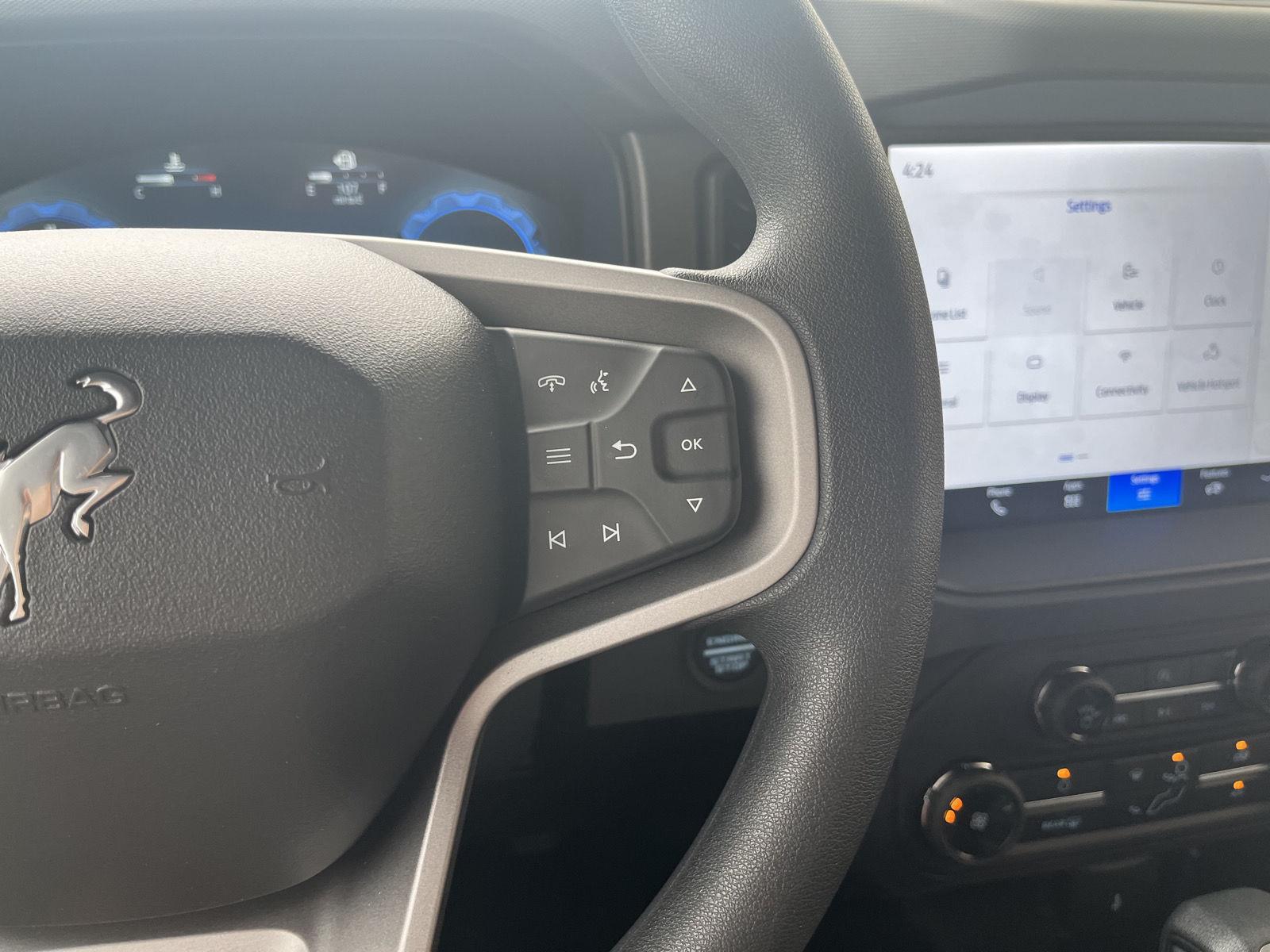 Vehicle photo 19