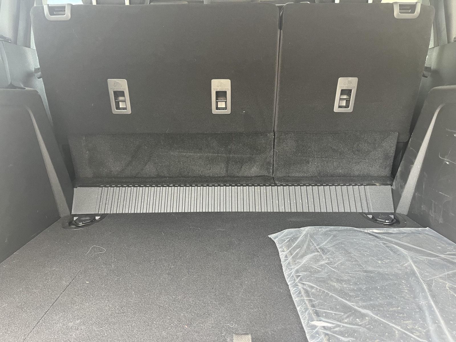 Vehicle photo 29