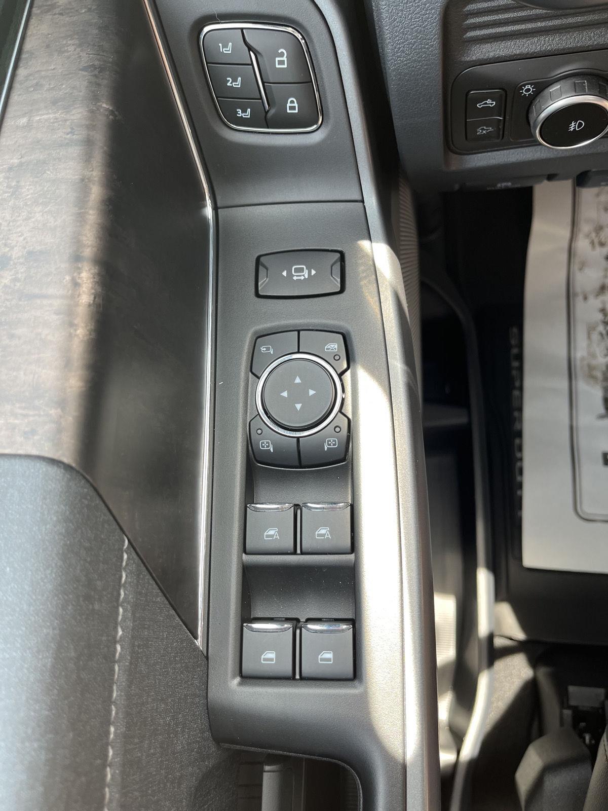 Vehicle photo 11