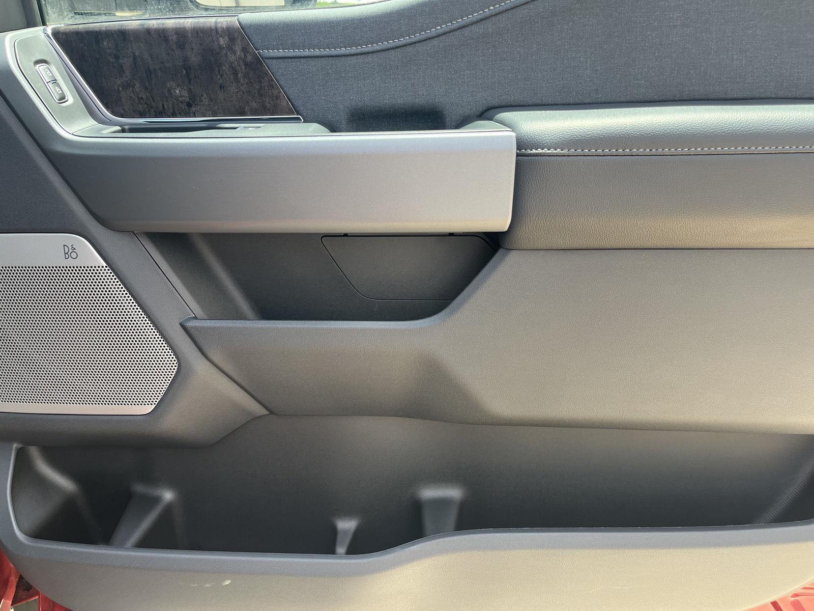 Vehicle photo 15