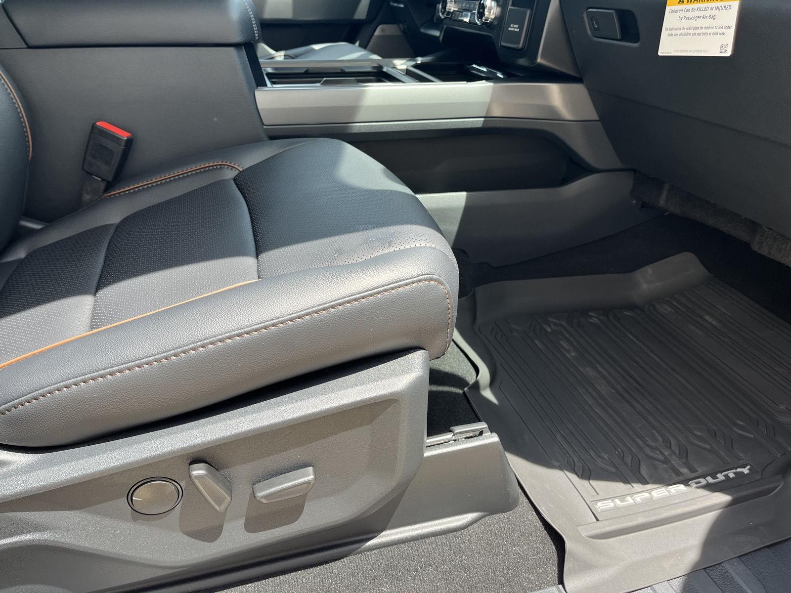 Vehicle photo 16