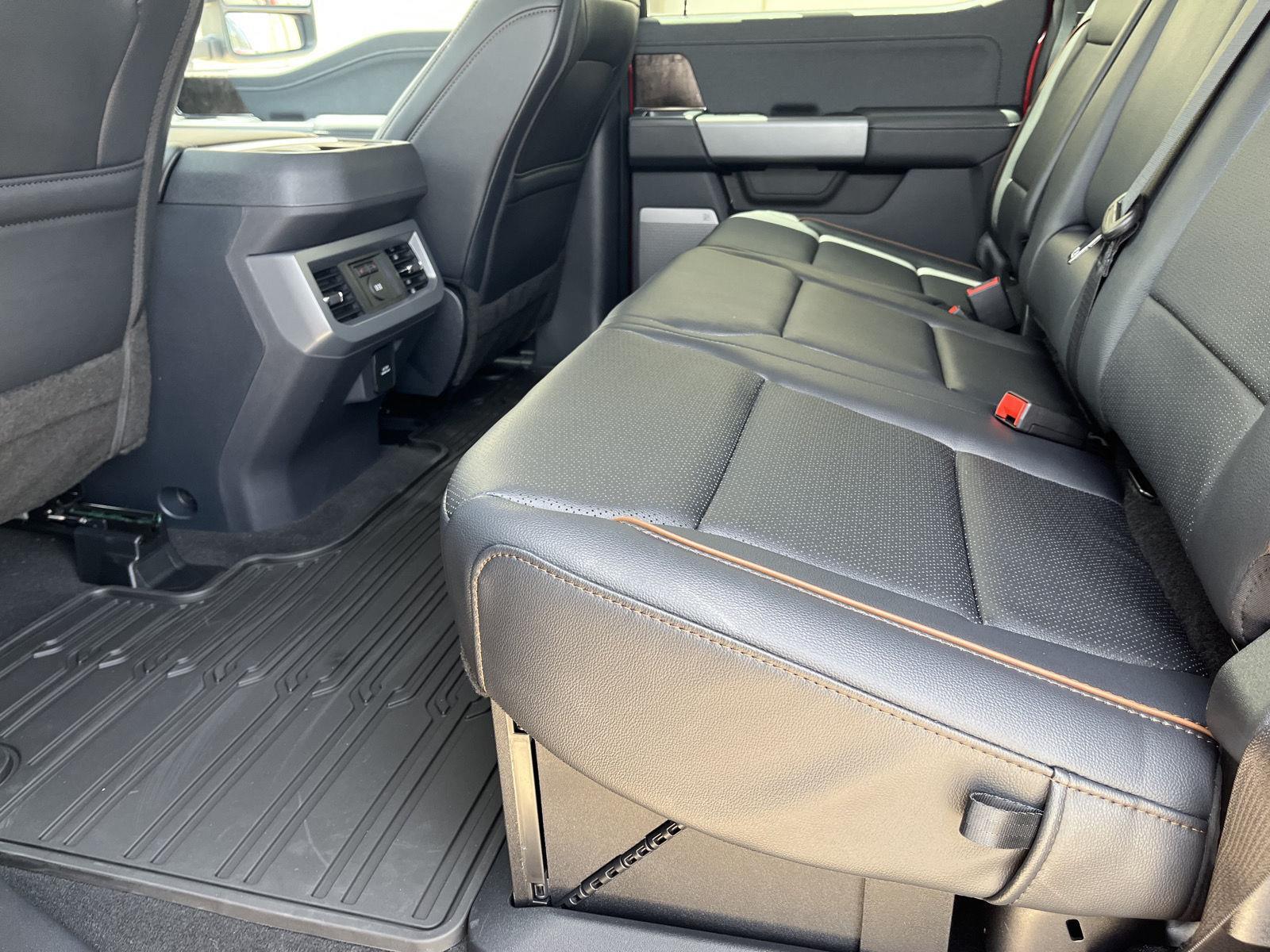 Vehicle photo 17