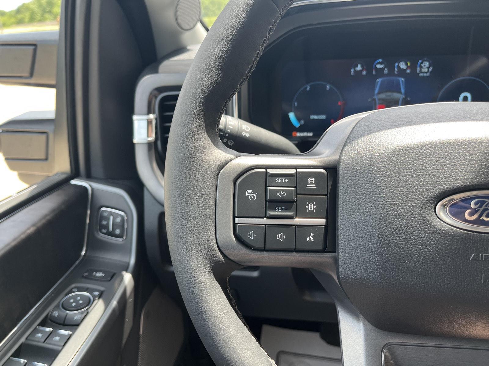 Vehicle photo 19