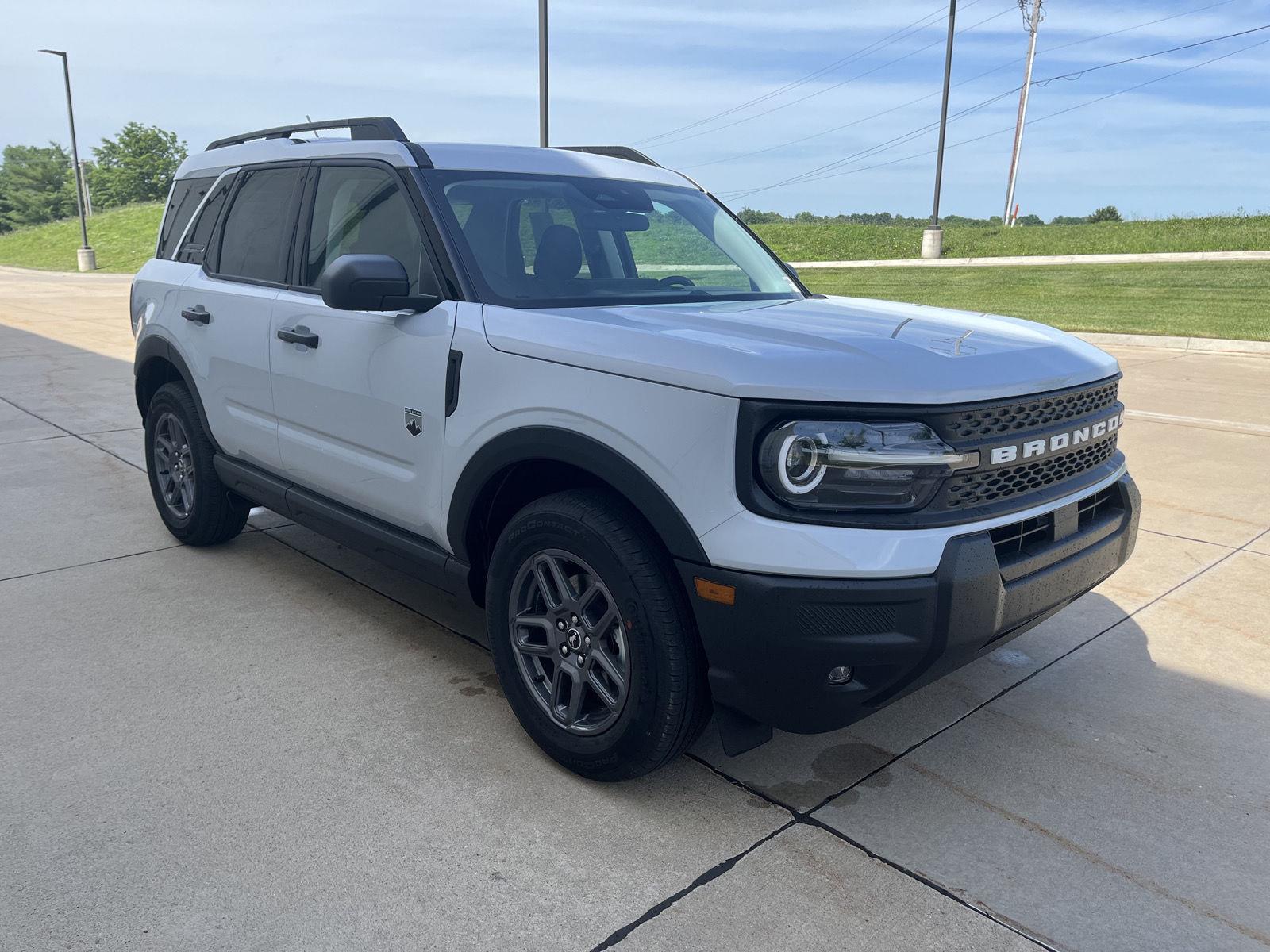 Vehicle photo 3