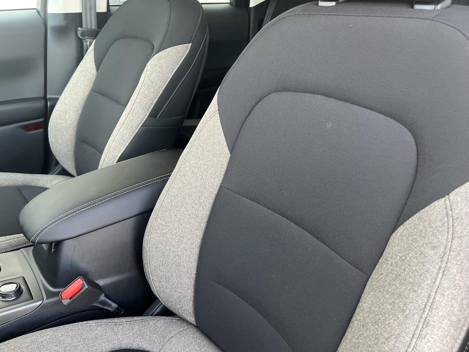 Vehicle photo 13