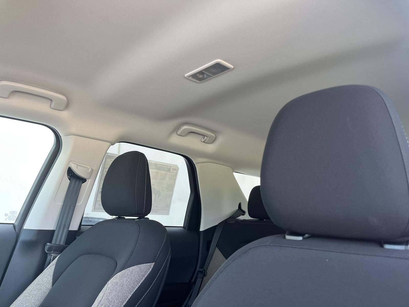 Vehicle photo 14