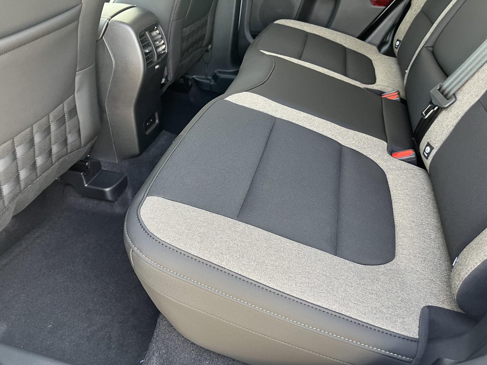 Vehicle photo 17