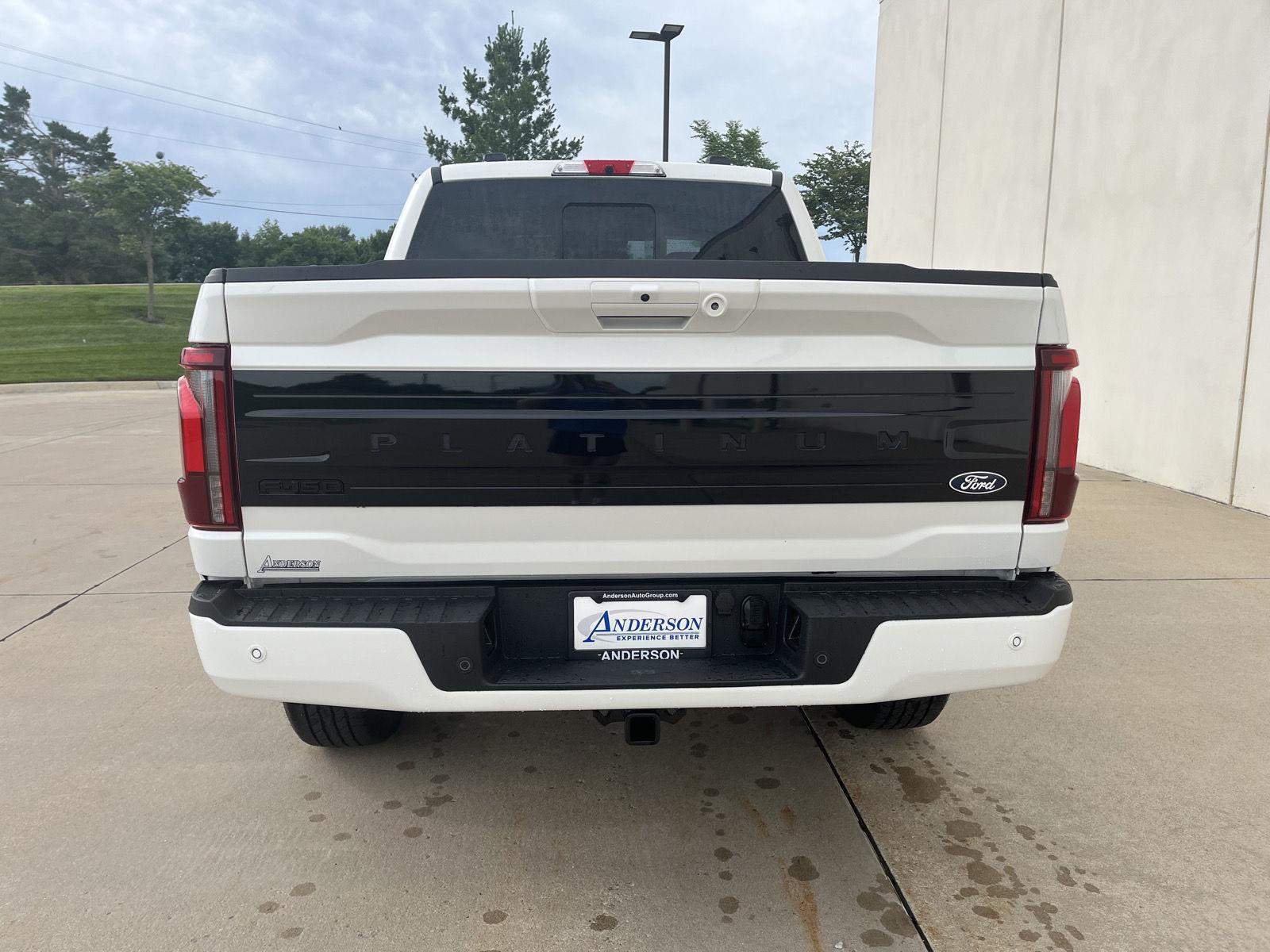 Vehicle photo 6