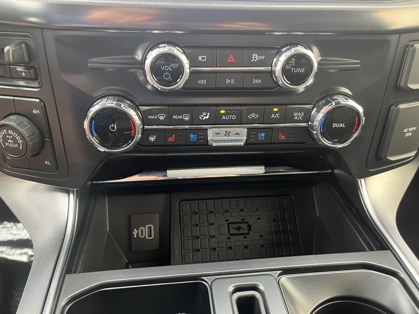 Vehicle photo 24