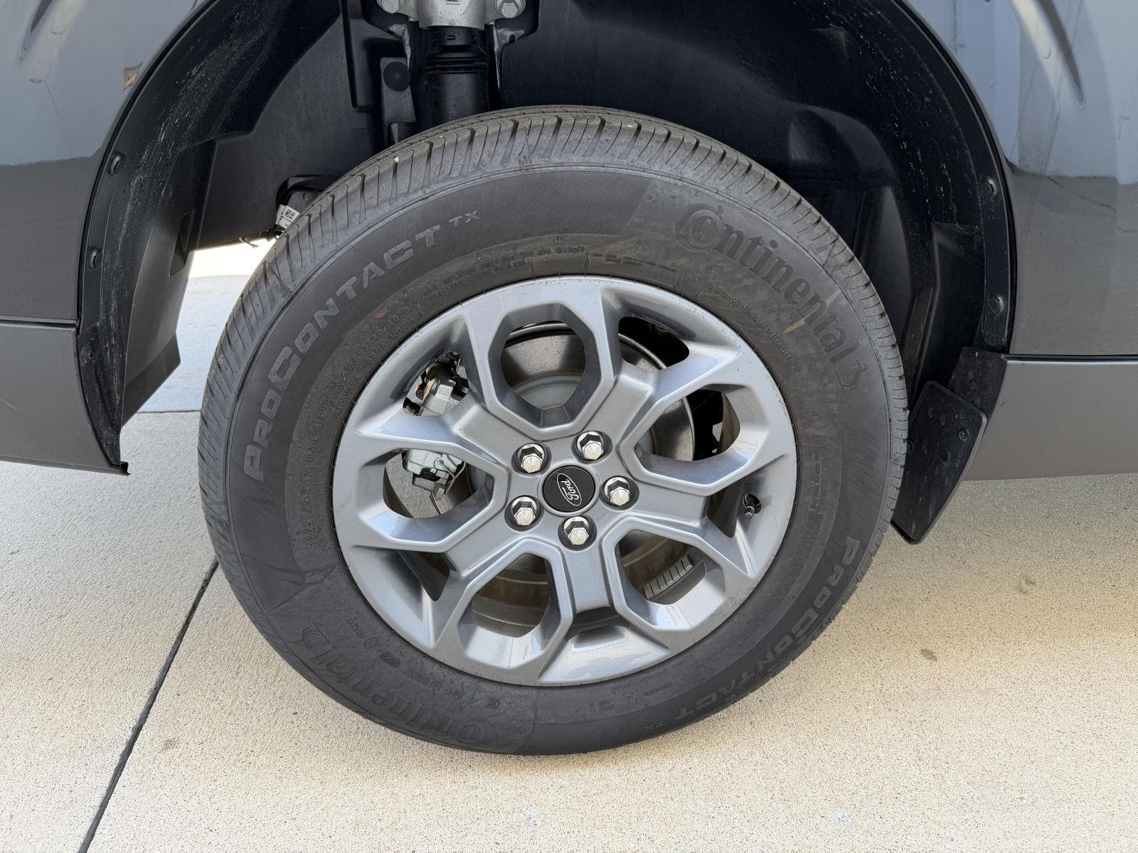 Vehicle photo 9