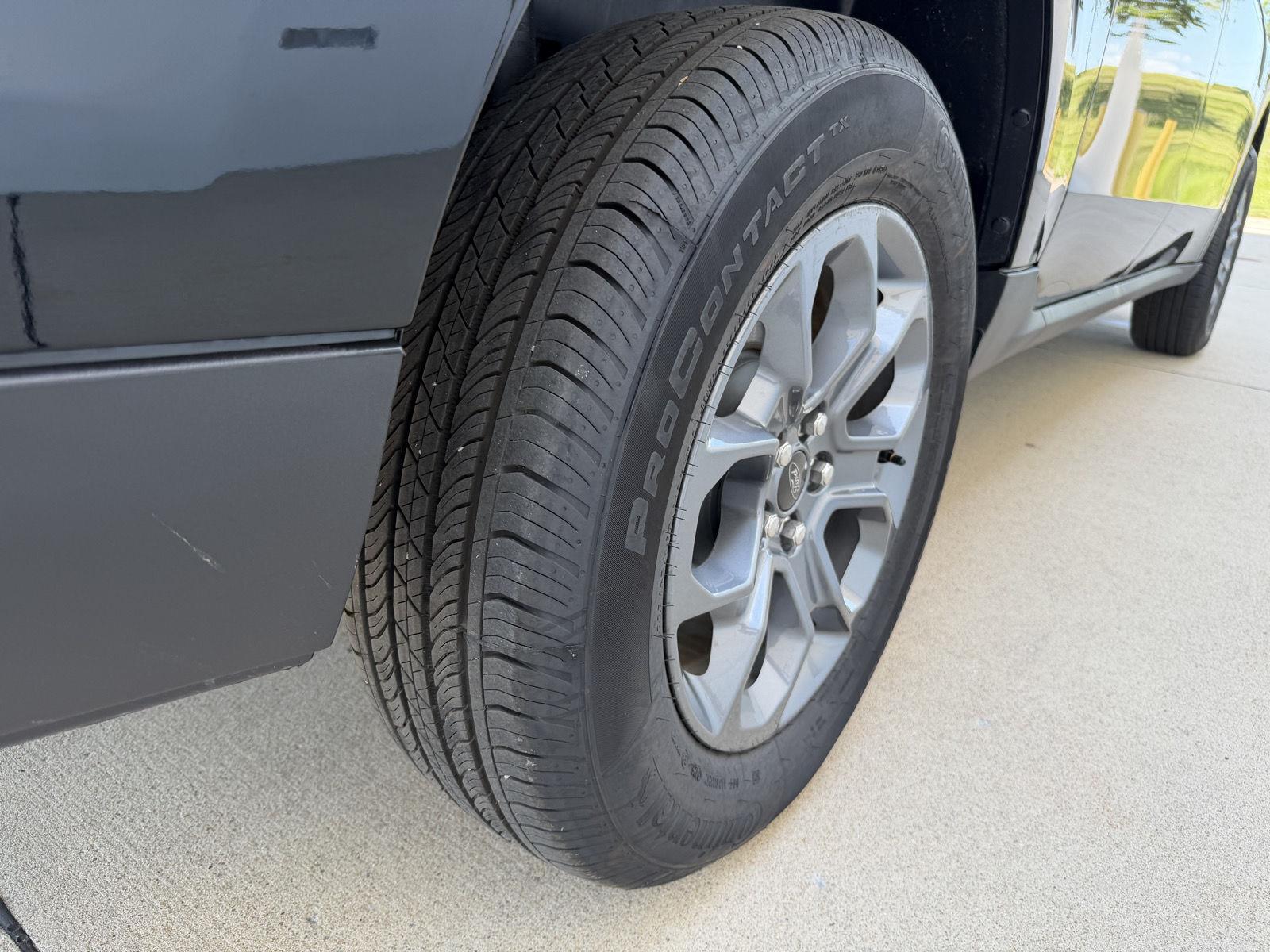 Vehicle photo 10