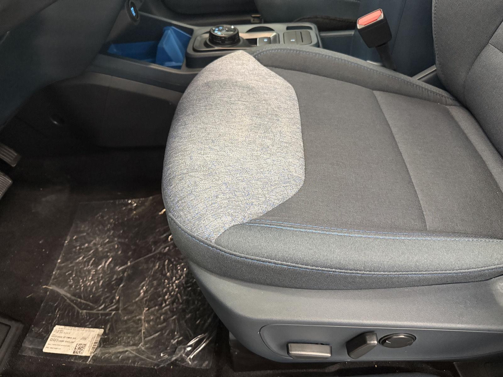 Vehicle photo 12
