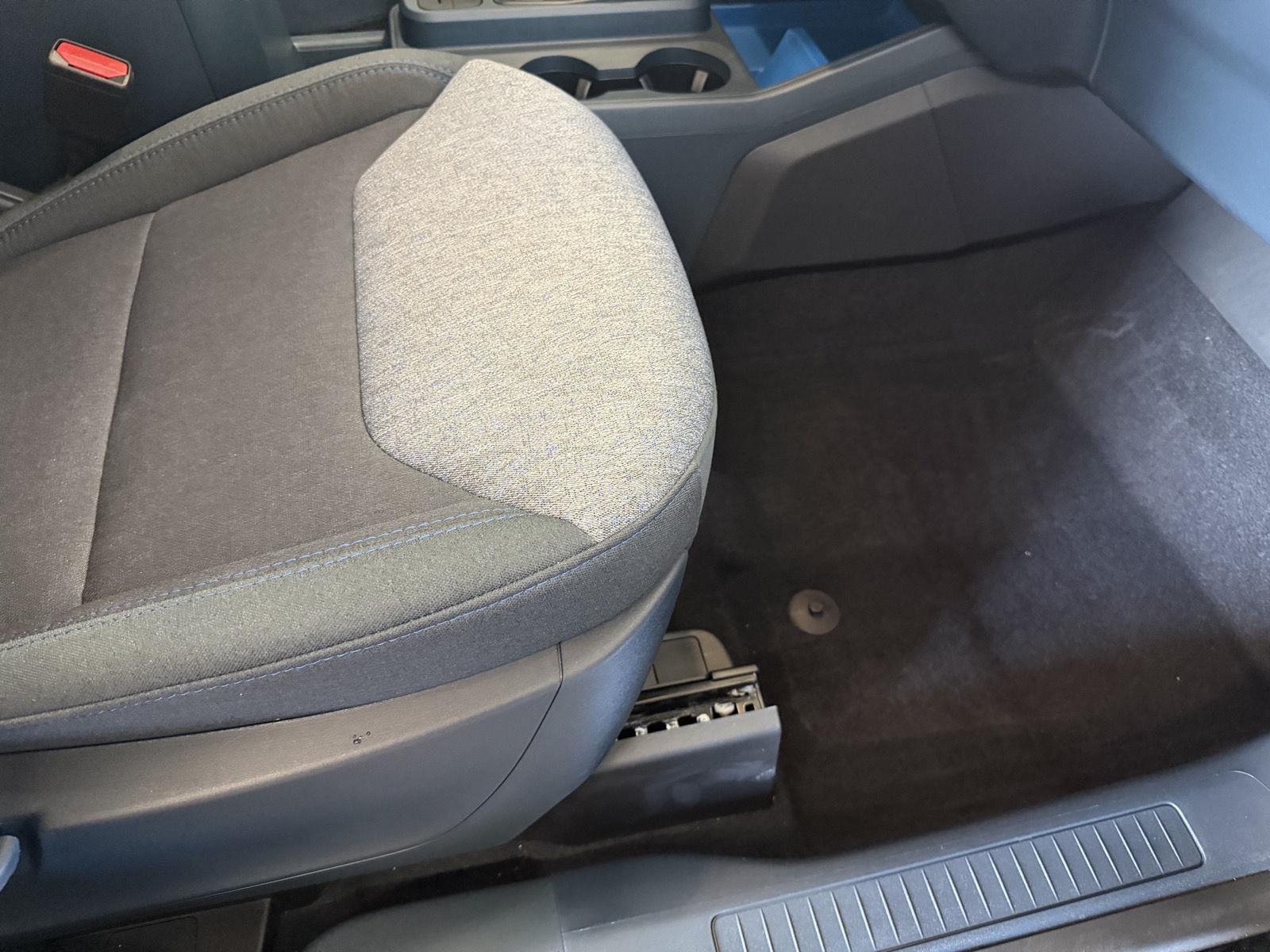 Vehicle photo 17