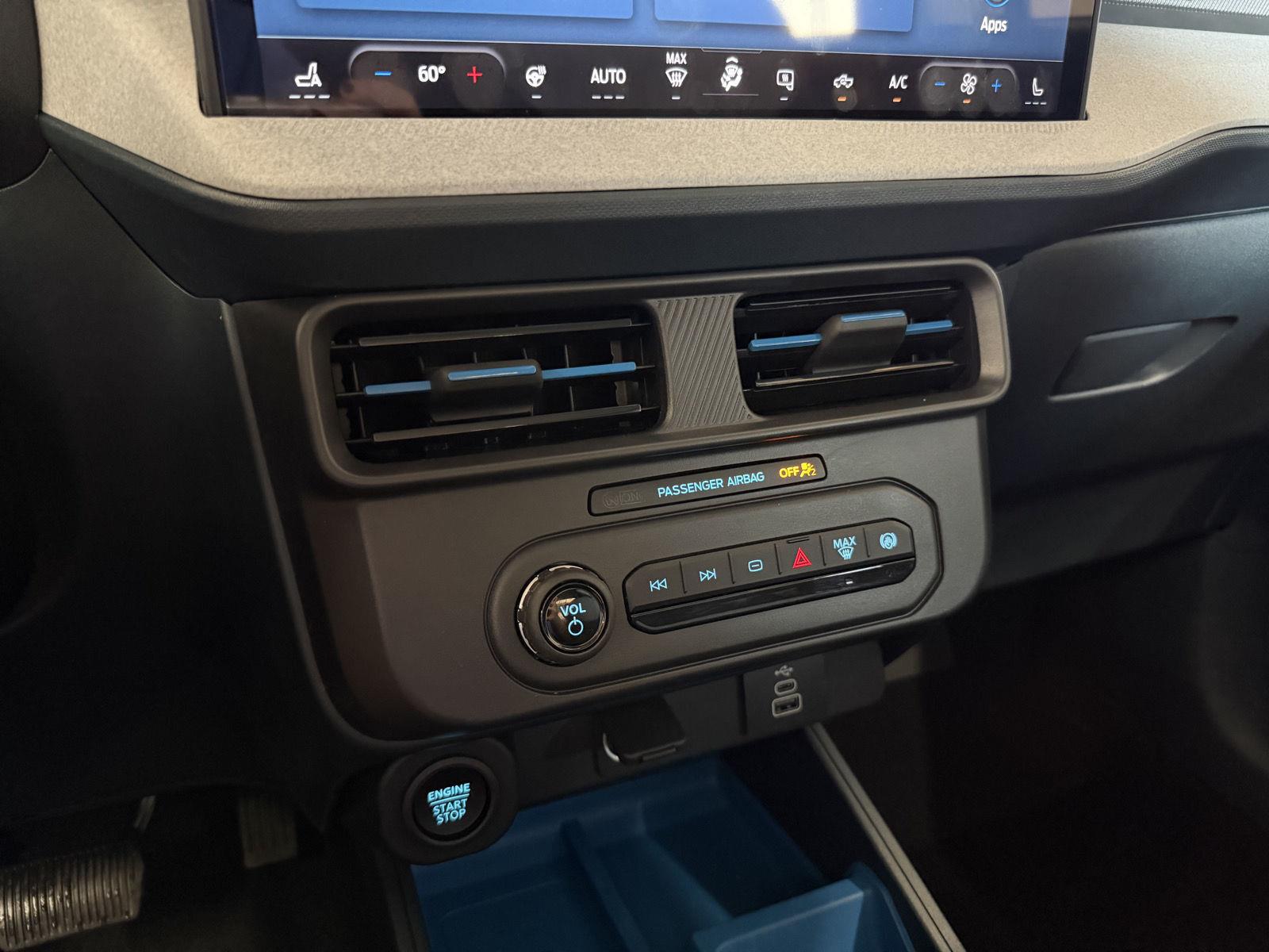 Vehicle photo 25