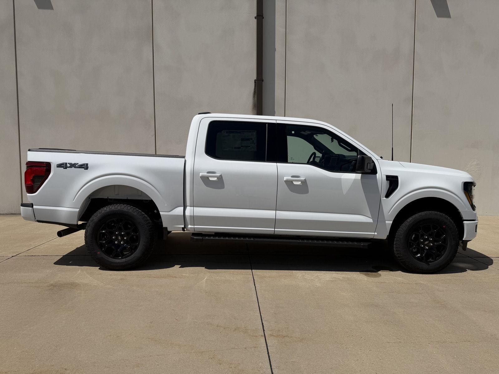 Vehicle photo 4