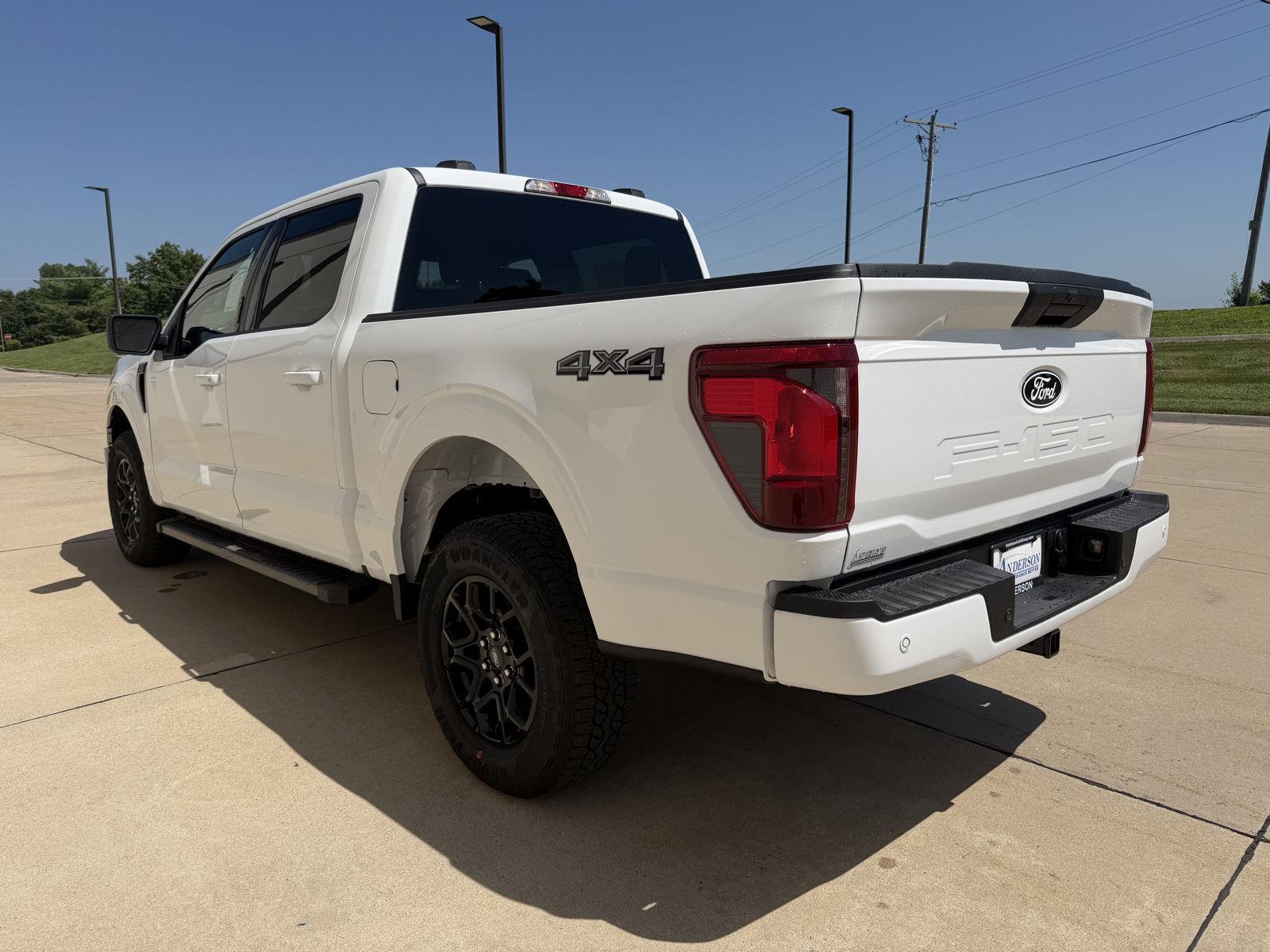 Vehicle photo 7