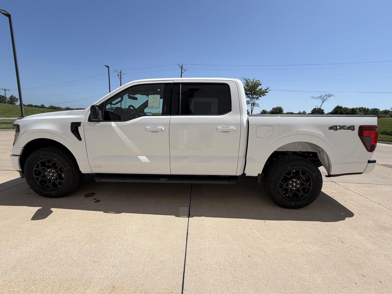 Vehicle photo 8