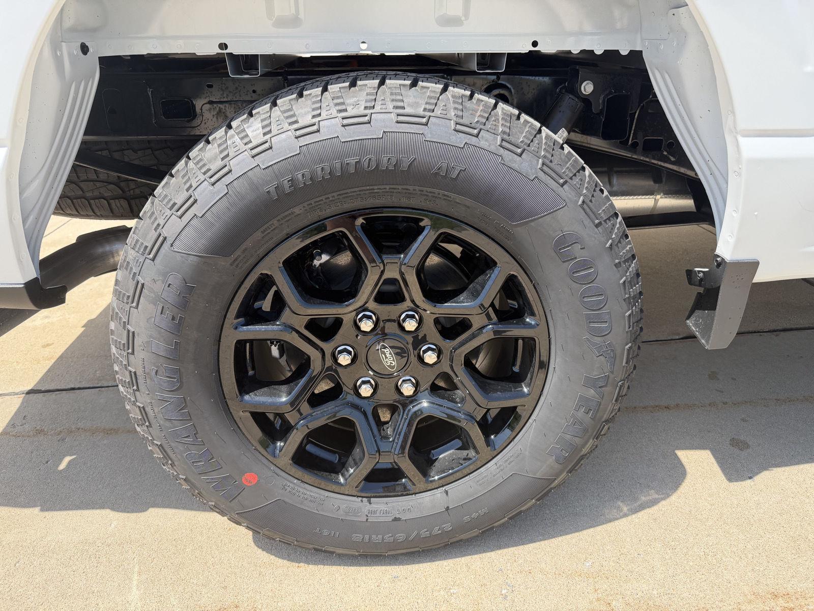 Vehicle photo 9