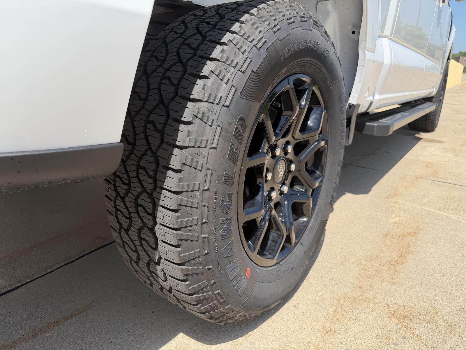 Vehicle photo 10