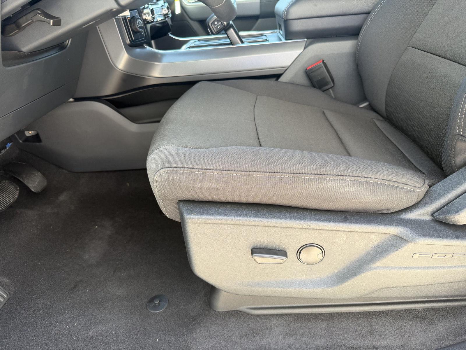 Vehicle photo 13