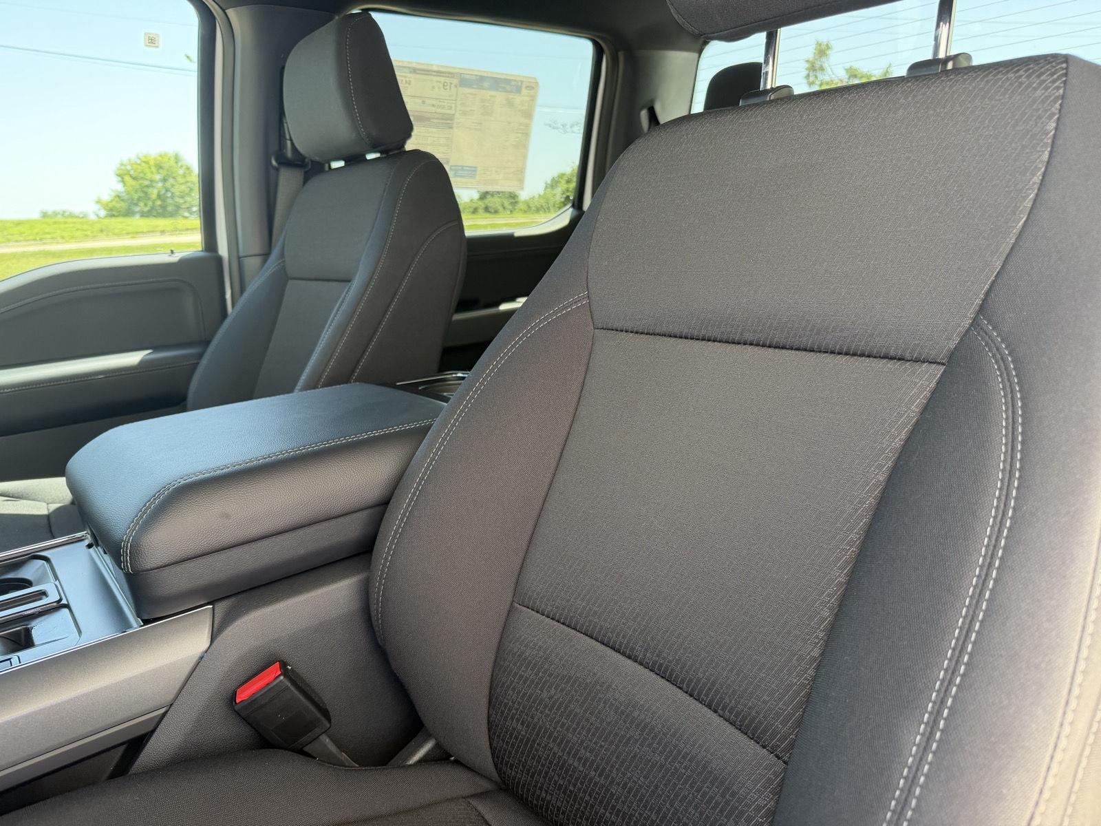 Vehicle photo 14