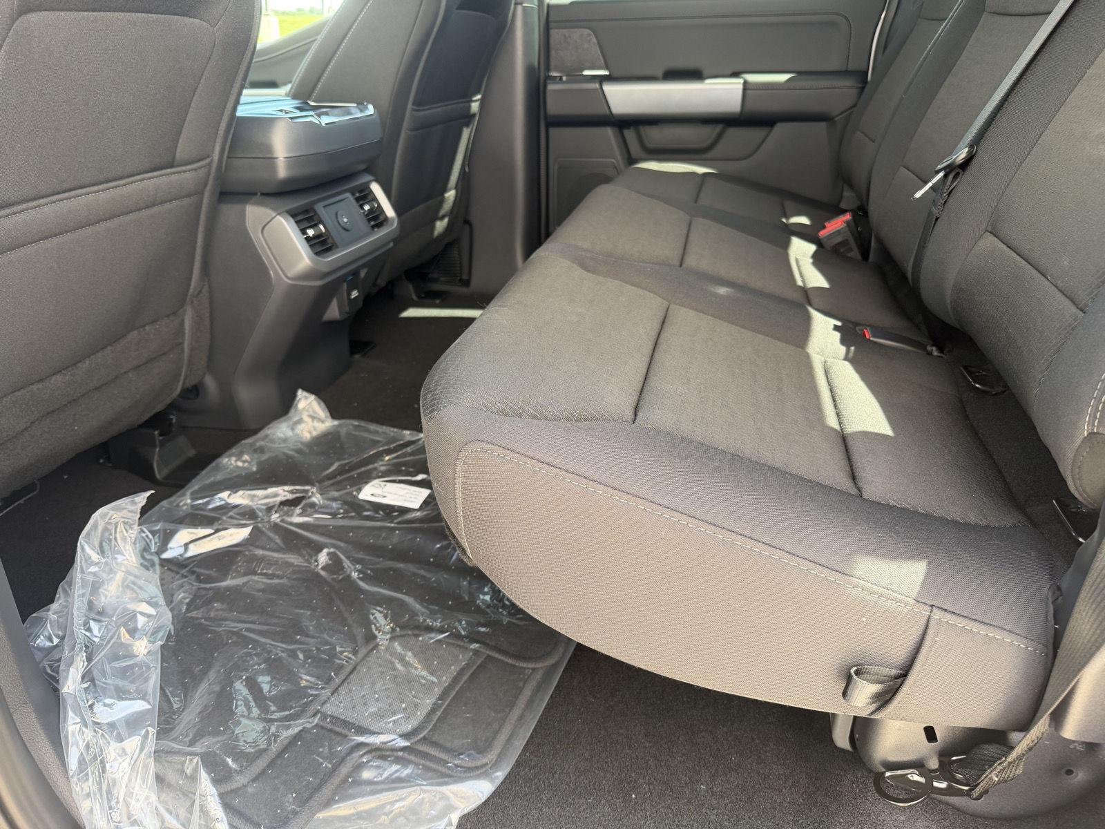 Vehicle photo 16