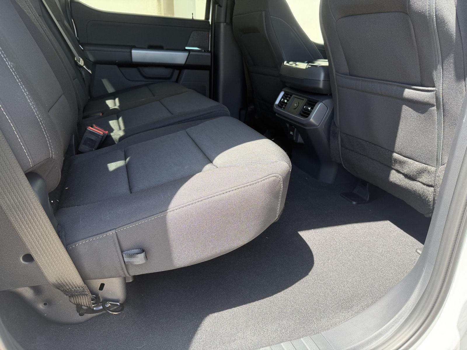 Vehicle photo 19