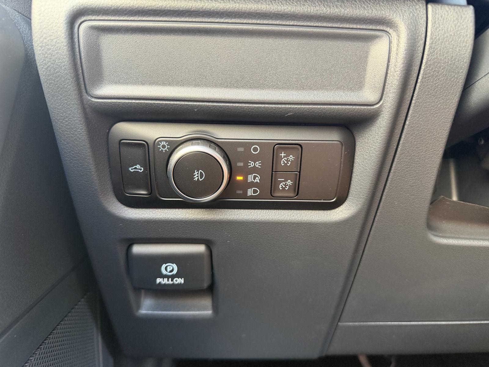 Vehicle photo 24