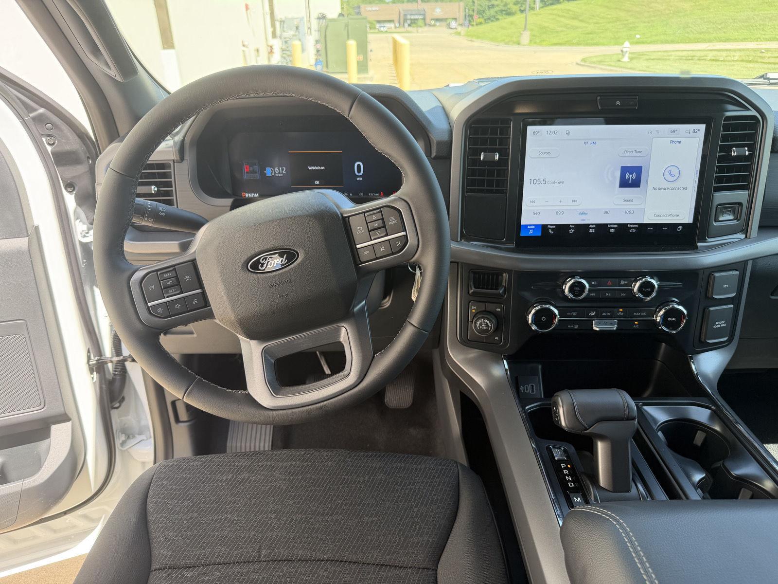 Vehicle photo 25