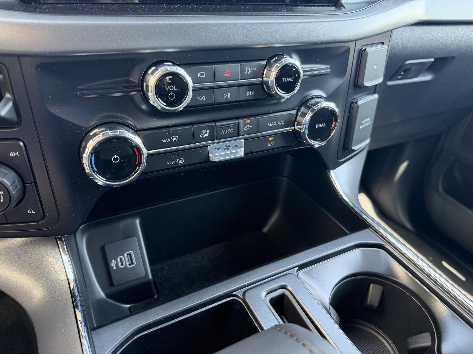 Vehicle photo 28