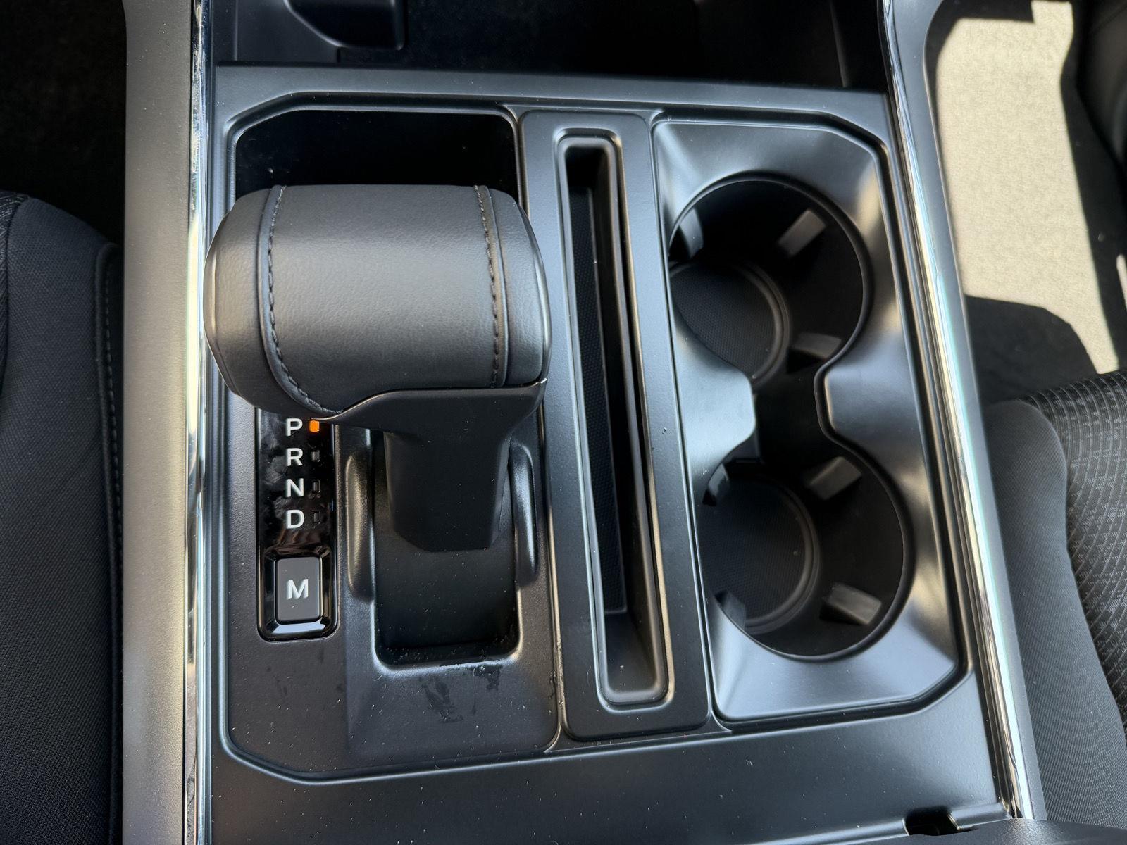 Vehicle photo 29