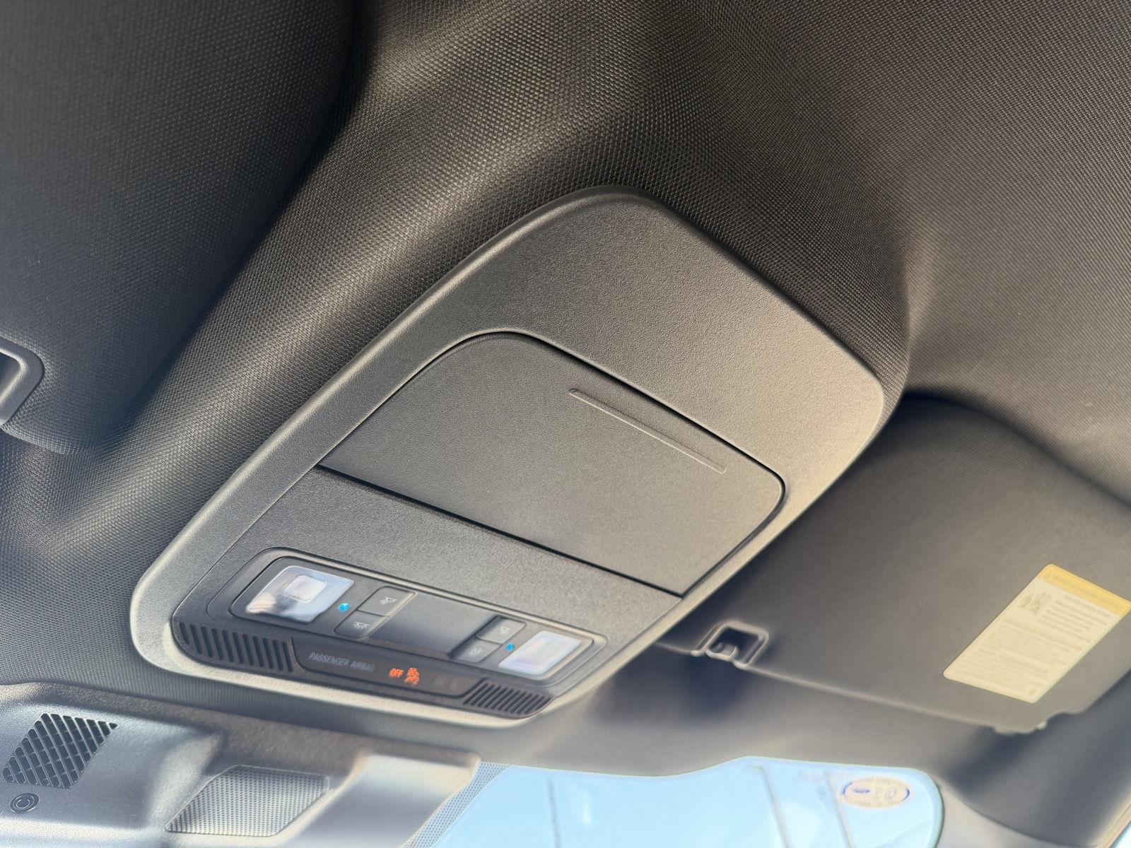 Vehicle photo 30