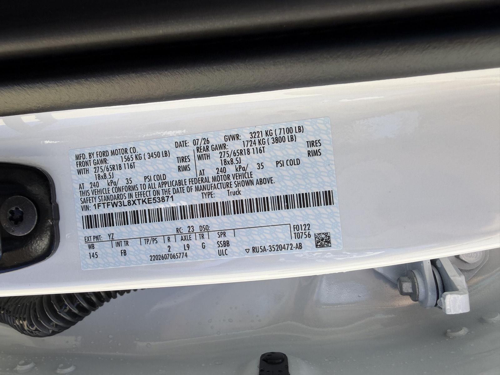 Vehicle photo 32