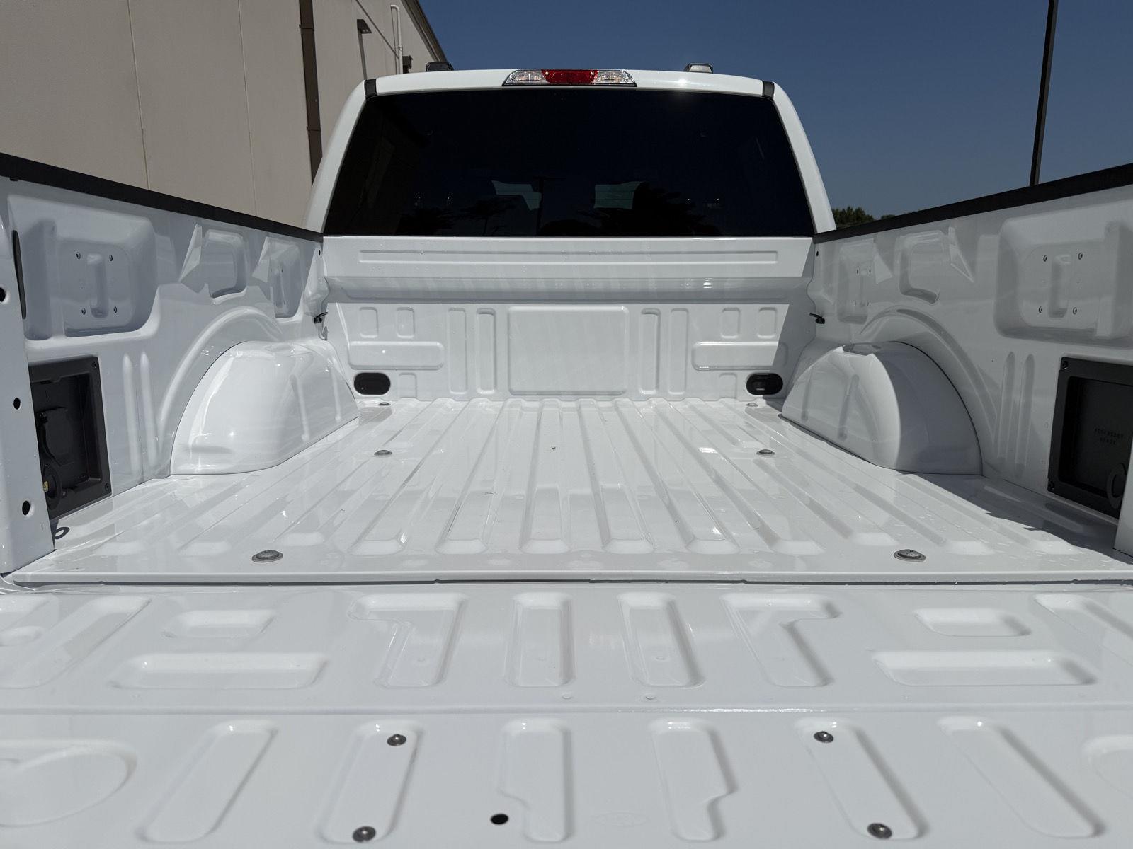 Vehicle photo 35