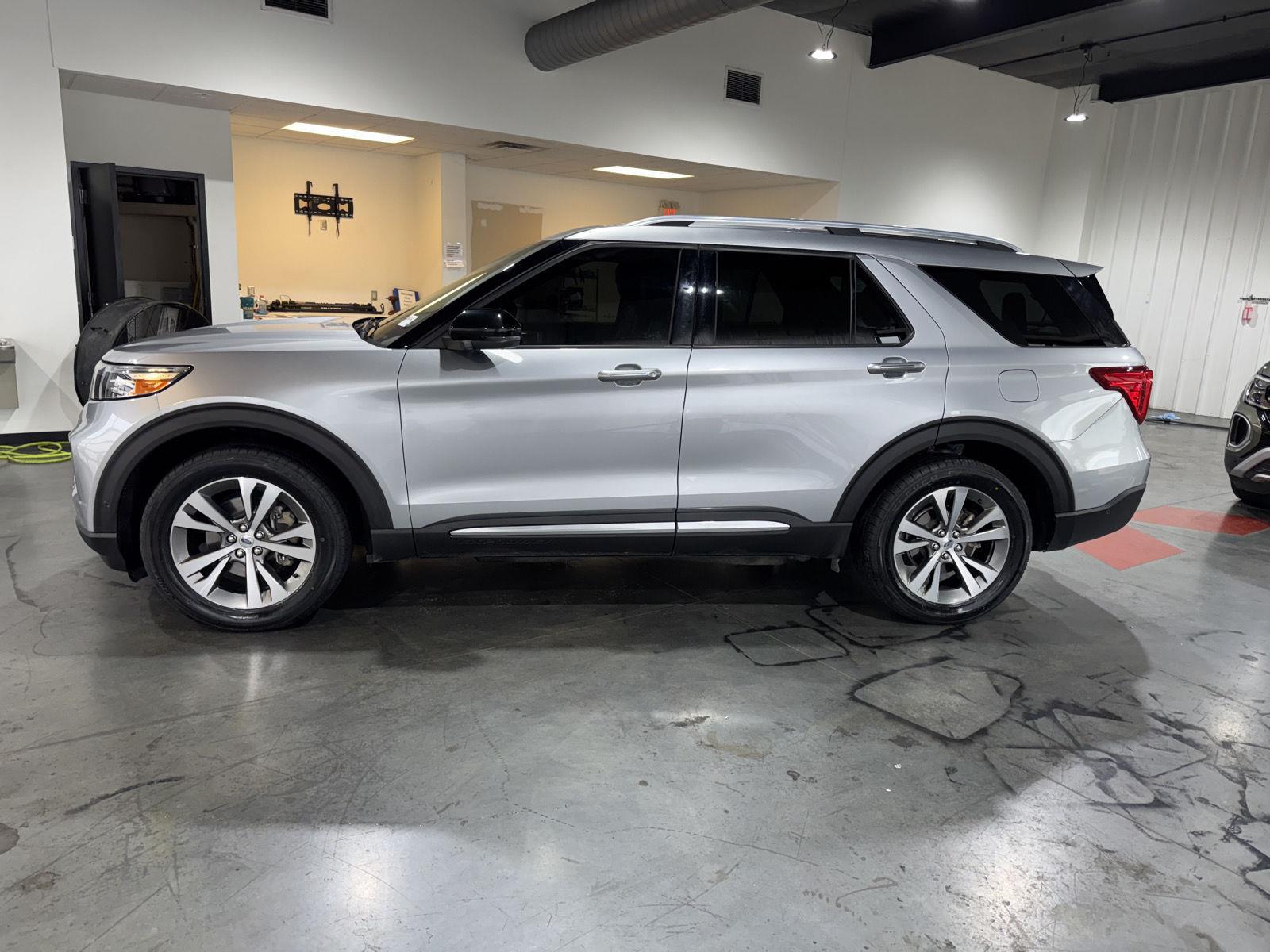 Vehicle photo 2