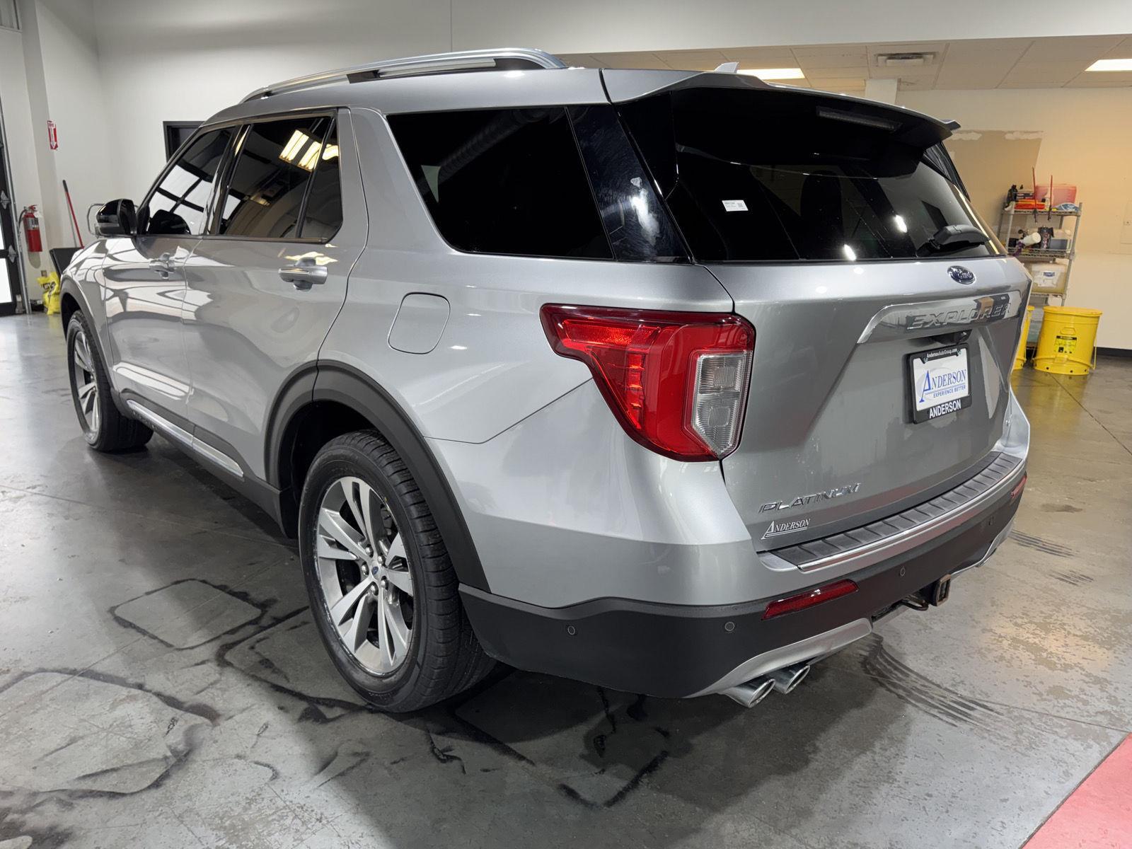 Vehicle photo 9