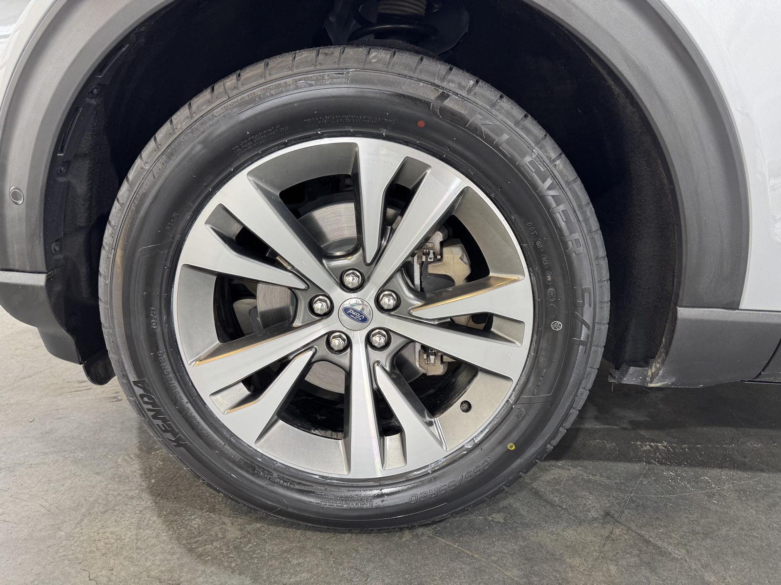 Vehicle photo 10