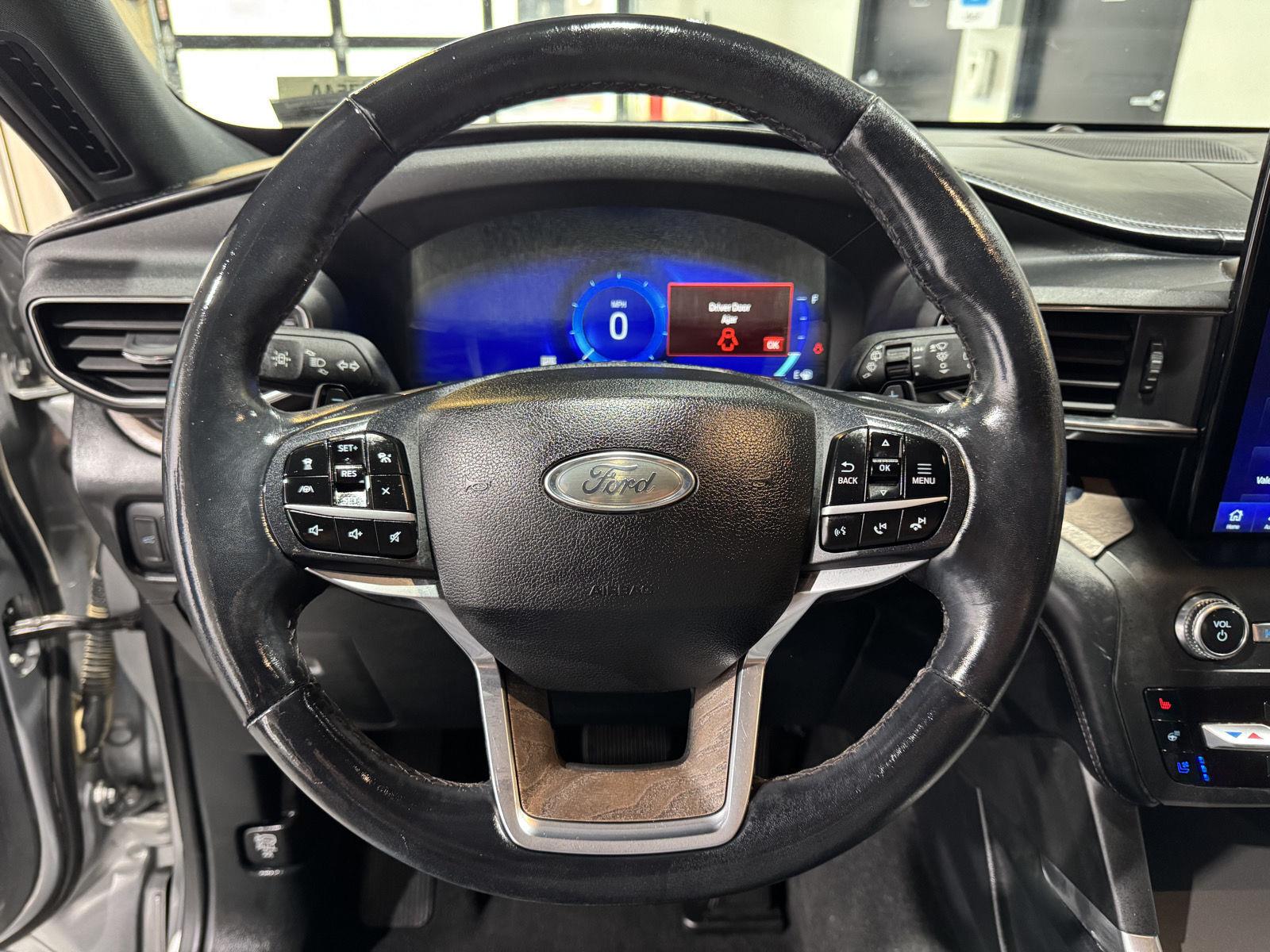 Vehicle photo 12