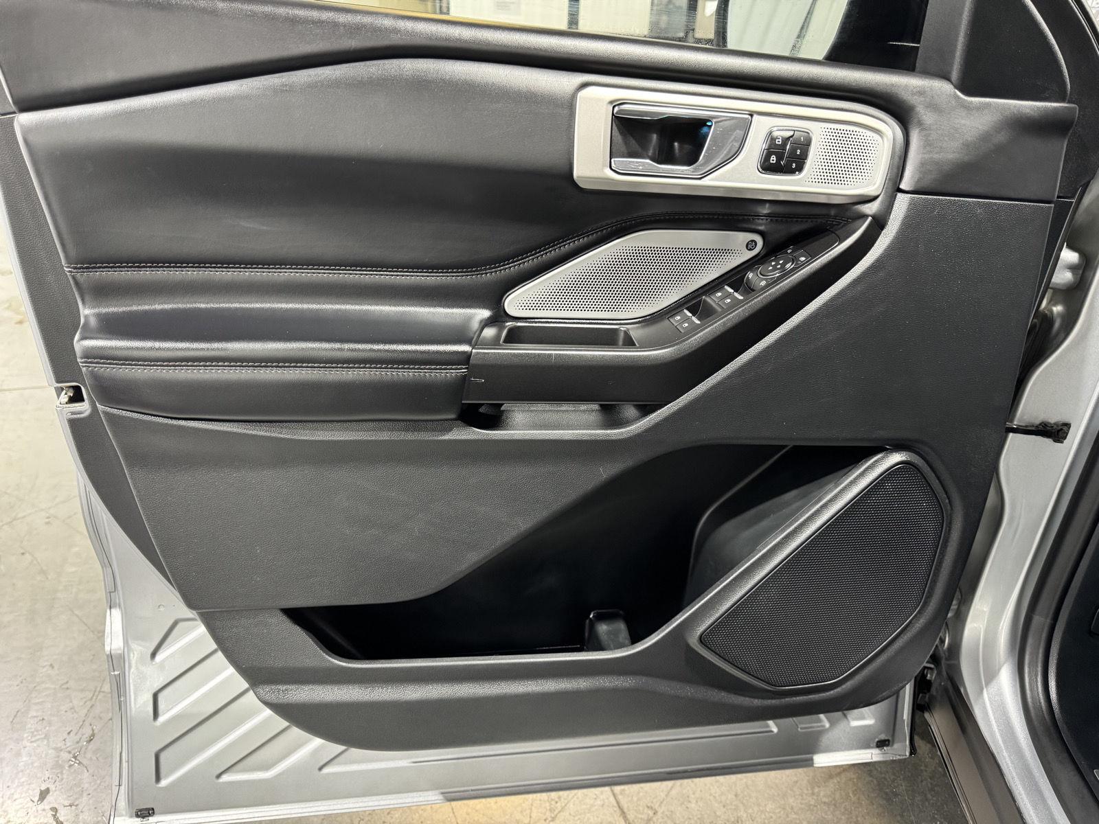 Vehicle photo 16