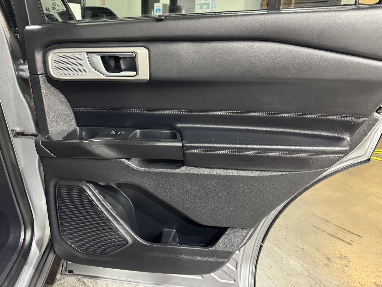 Vehicle photo 25