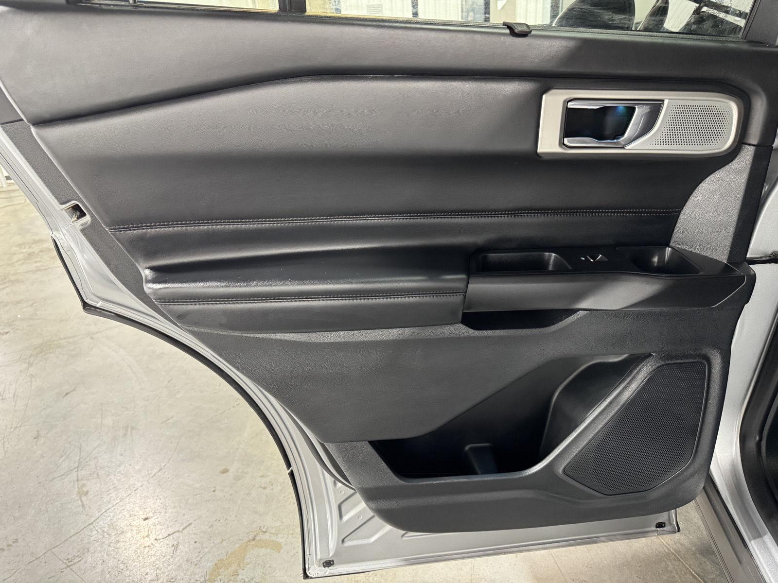 Vehicle photo 28