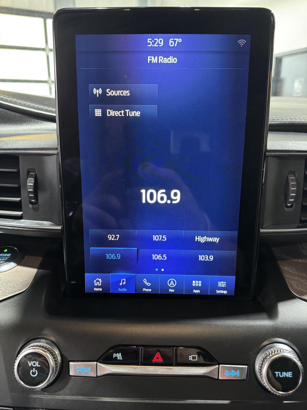 Vehicle photo 32